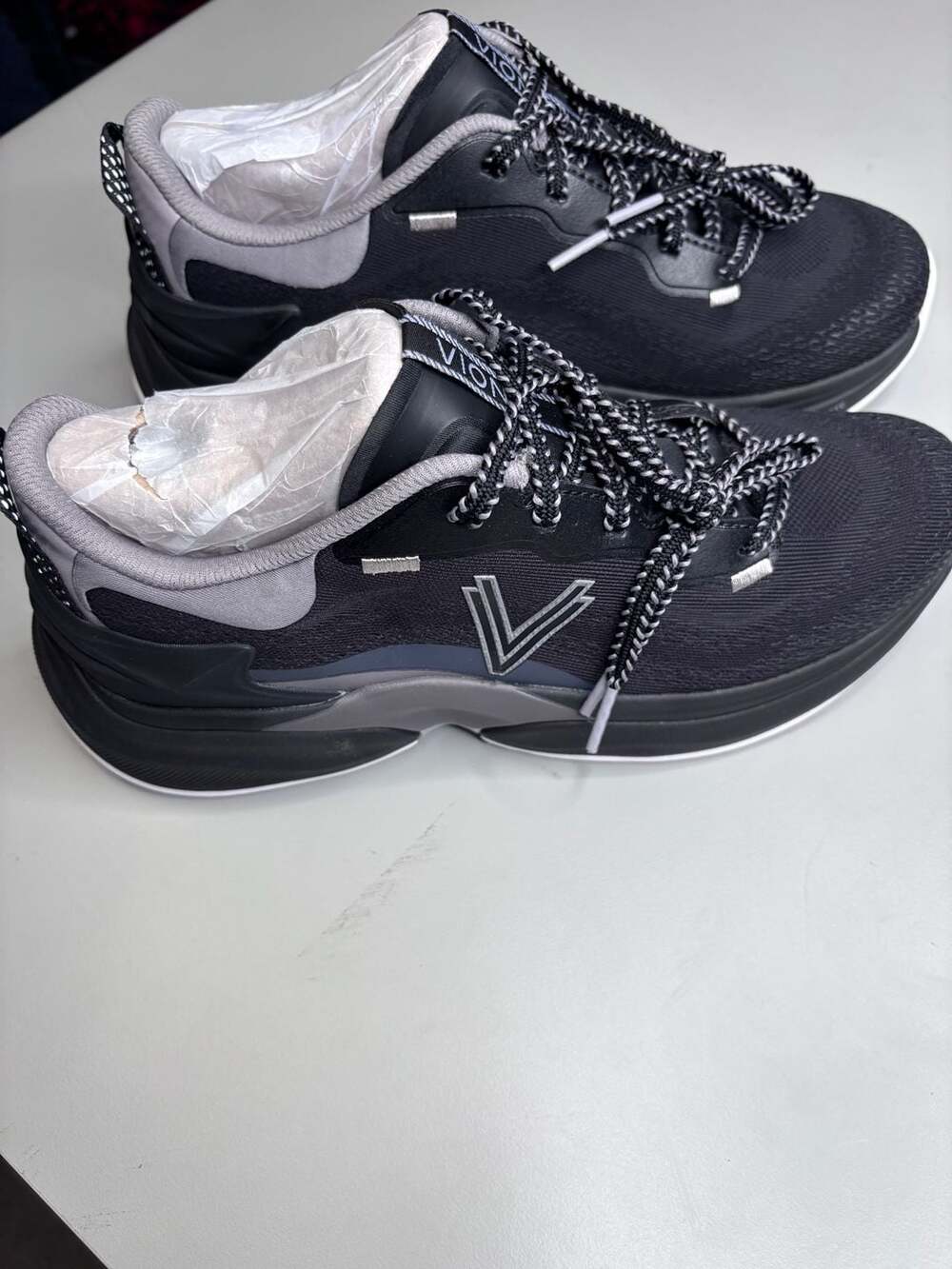 Rival Men's Fuse Athletic Sneakers in Onyx/Smoke Grey size 8.5